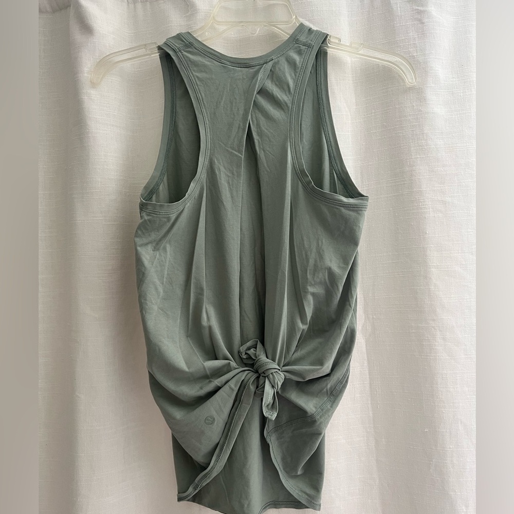 Lululemon tie-back tank Size 4
